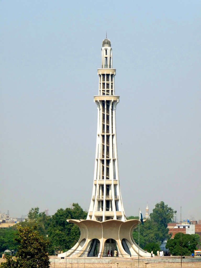 a visit to a historical place essay minar e pakistan