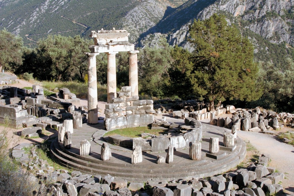 Delphi Historical Facts and Pictures | The History Hub